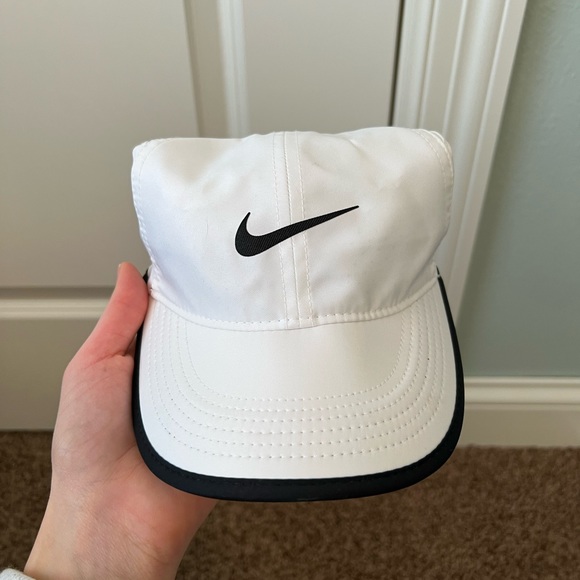 Nike hat - Picture 1 of 4